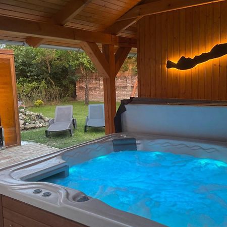 Balaton Apartman Балатонмаріафюрде Екстер'єр фото