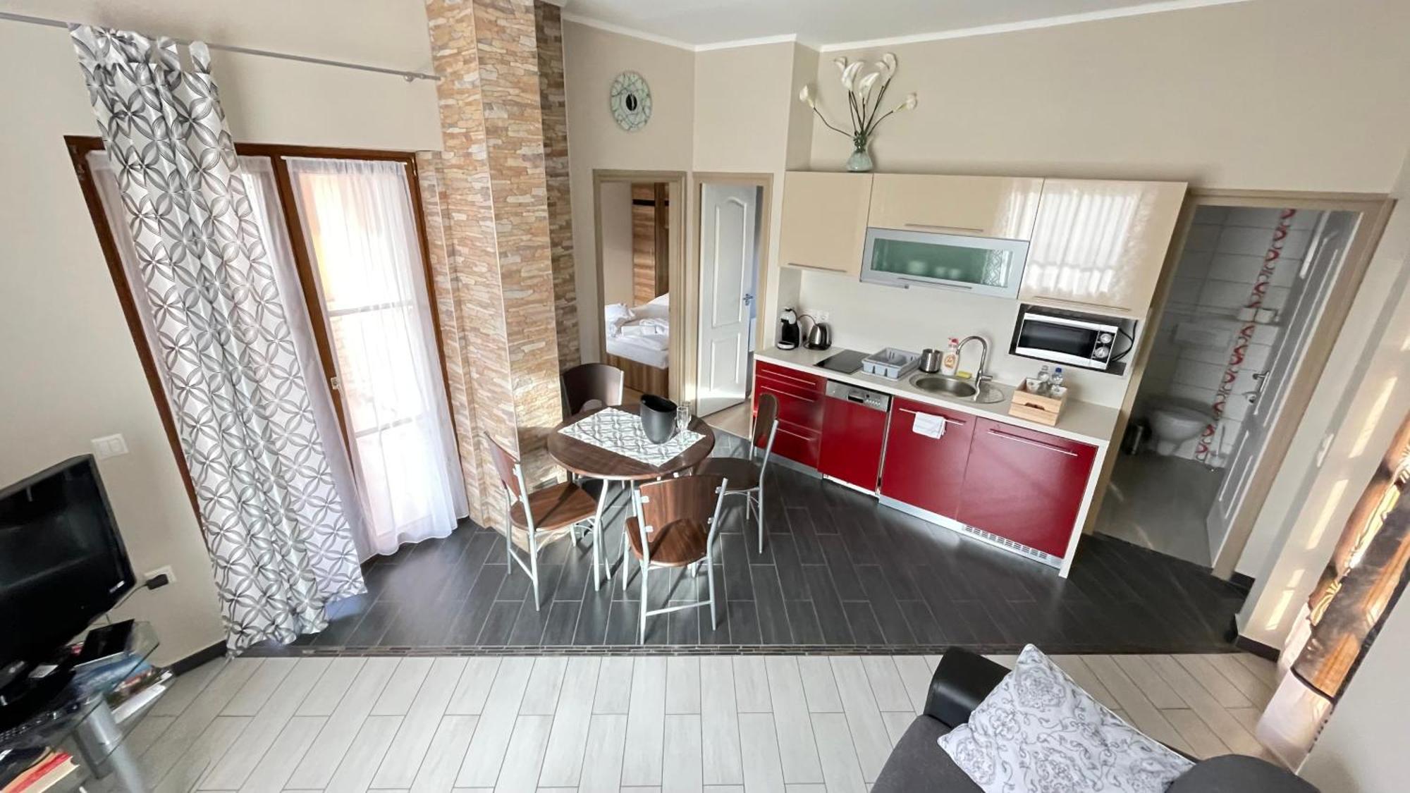 Balaton Apartman Балатонмаріафюрде Екстер'єр фото