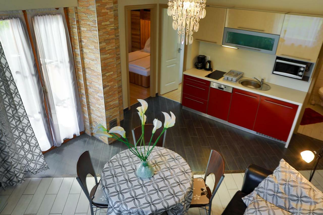 Balaton Apartman Балатонмаріафюрде Екстер'єр фото