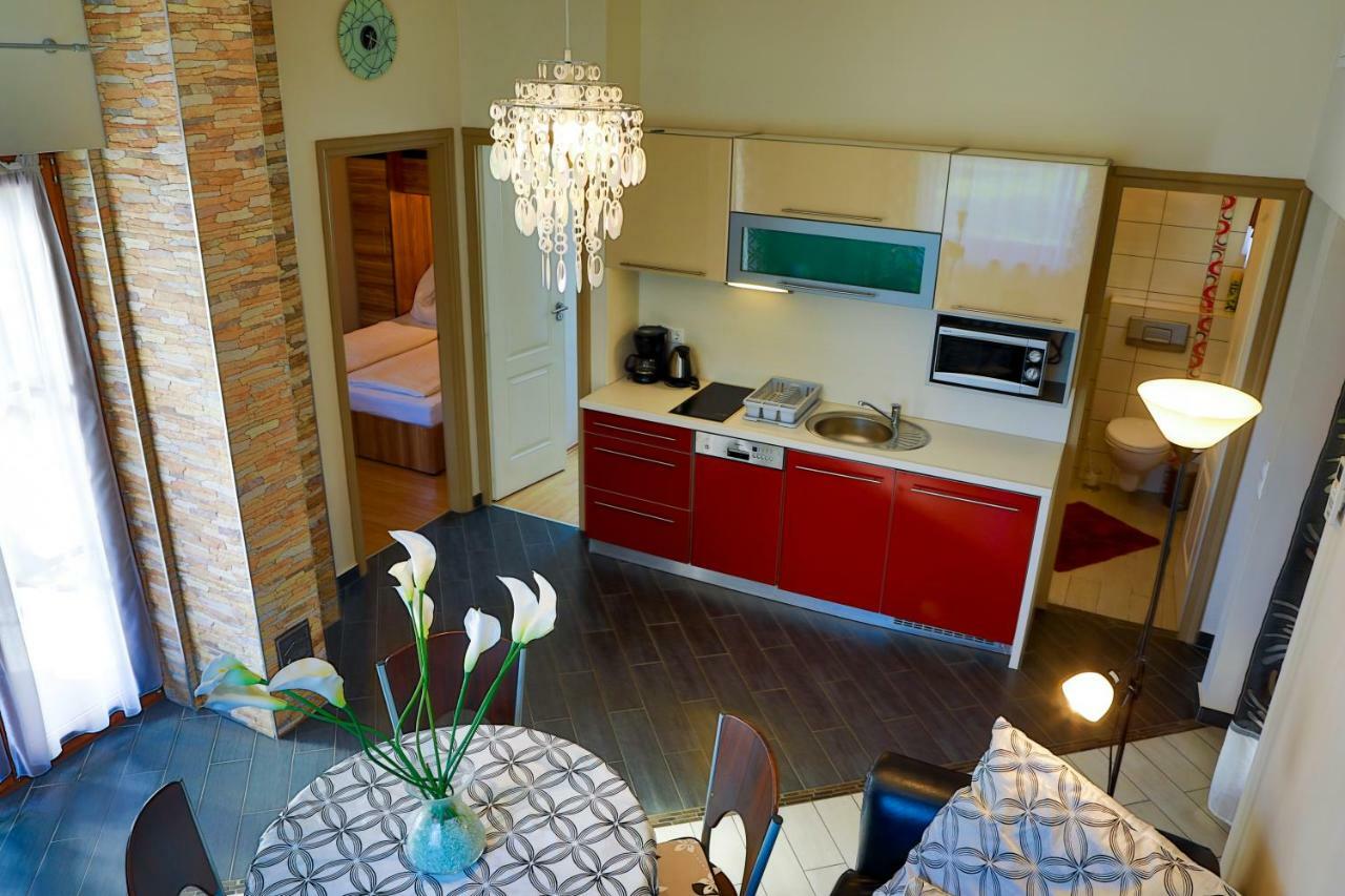 Balaton Apartman Балатонмаріафюрде Екстер'єр фото