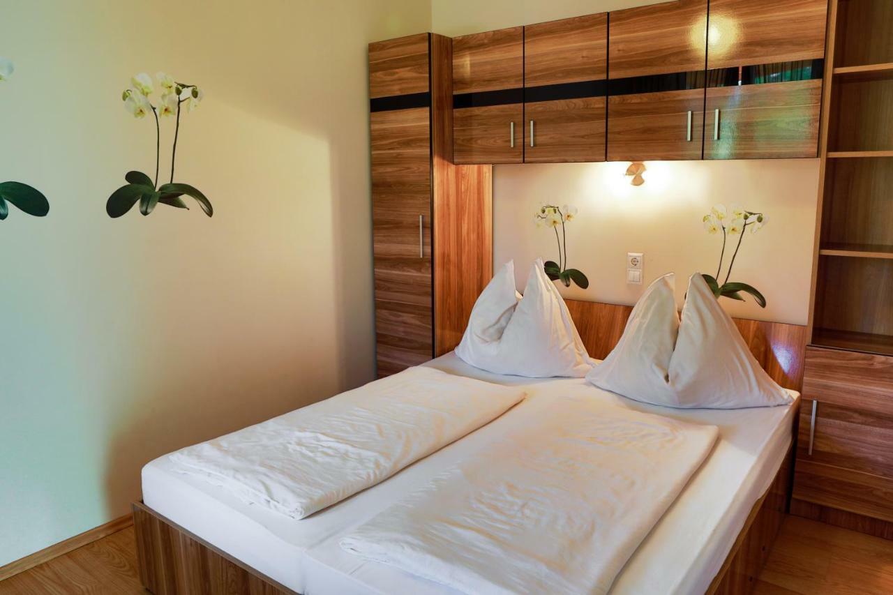 Balaton Apartman Балатонмаріафюрде Екстер'єр фото