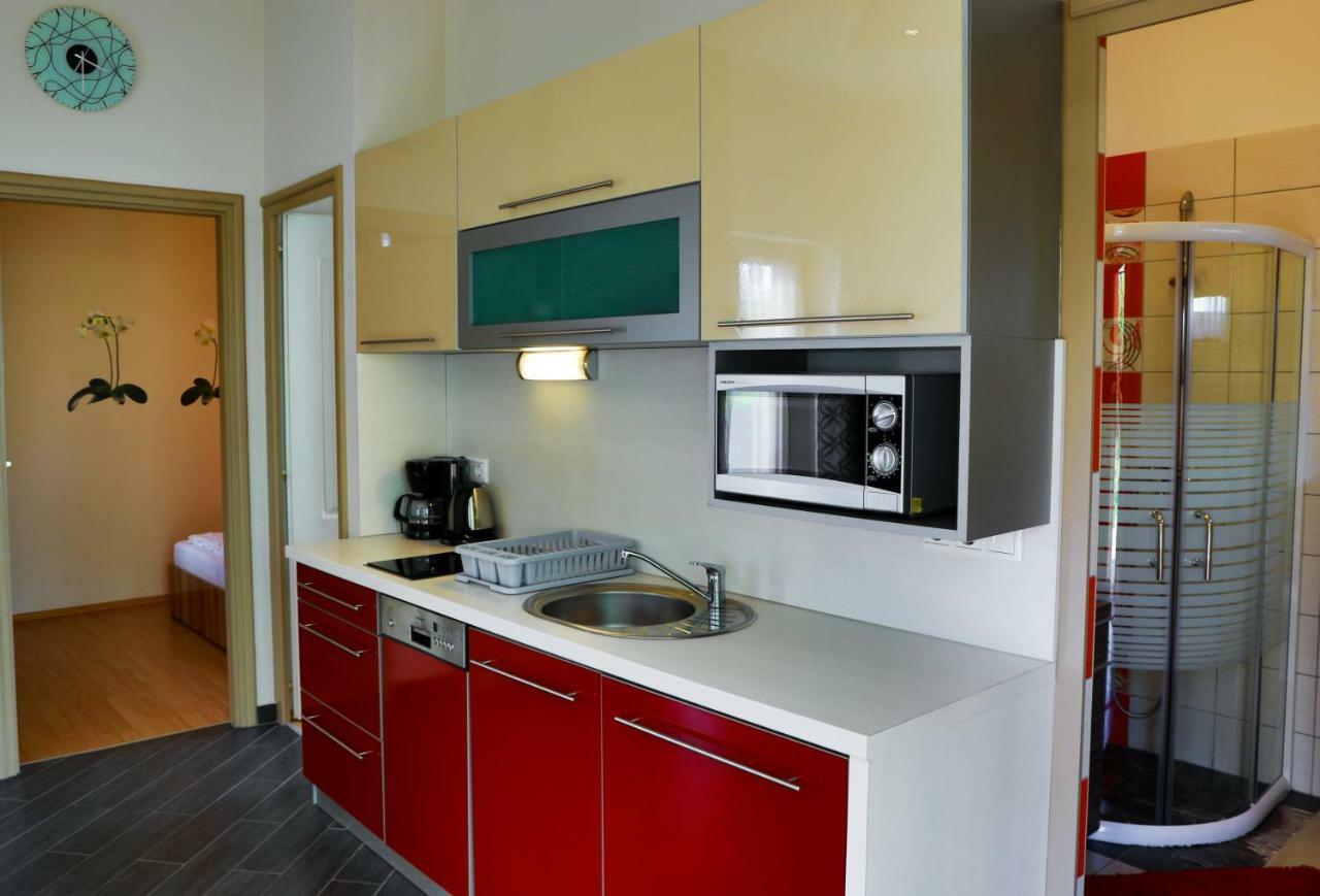 Balaton Apartman Балатонмаріафюрде Екстер'єр фото
