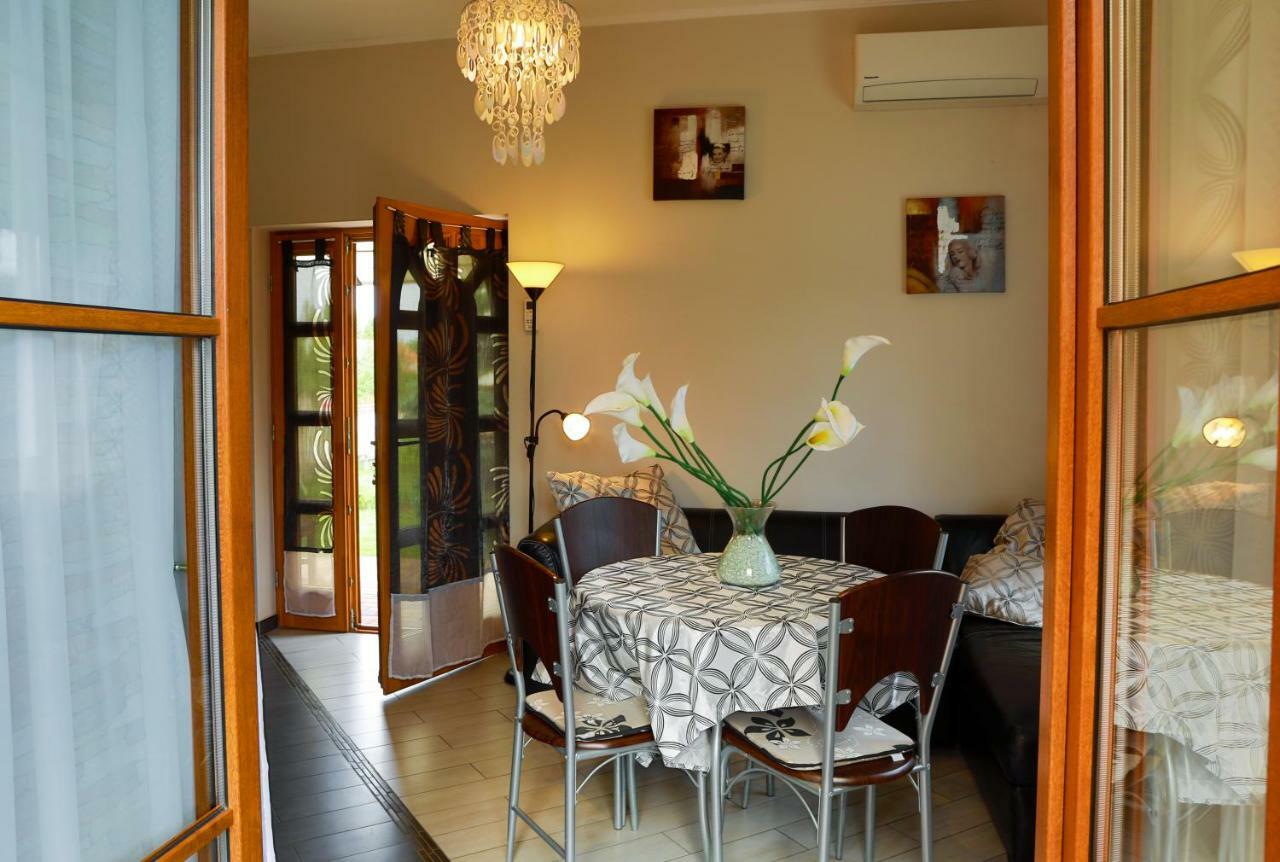 Balaton Apartman Балатонмаріафюрде Екстер'єр фото