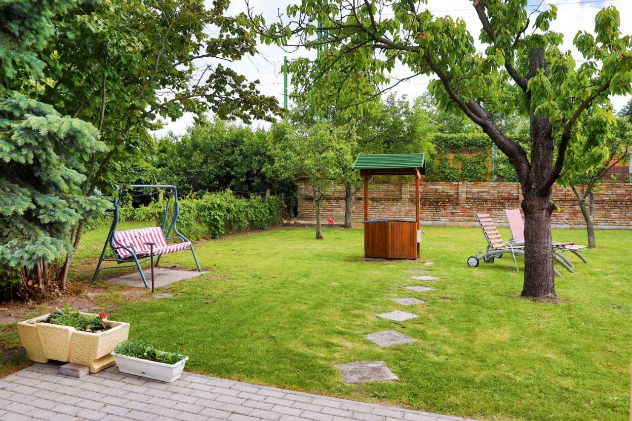 Balaton Apartman Балатонмаріафюрде Екстер'єр фото