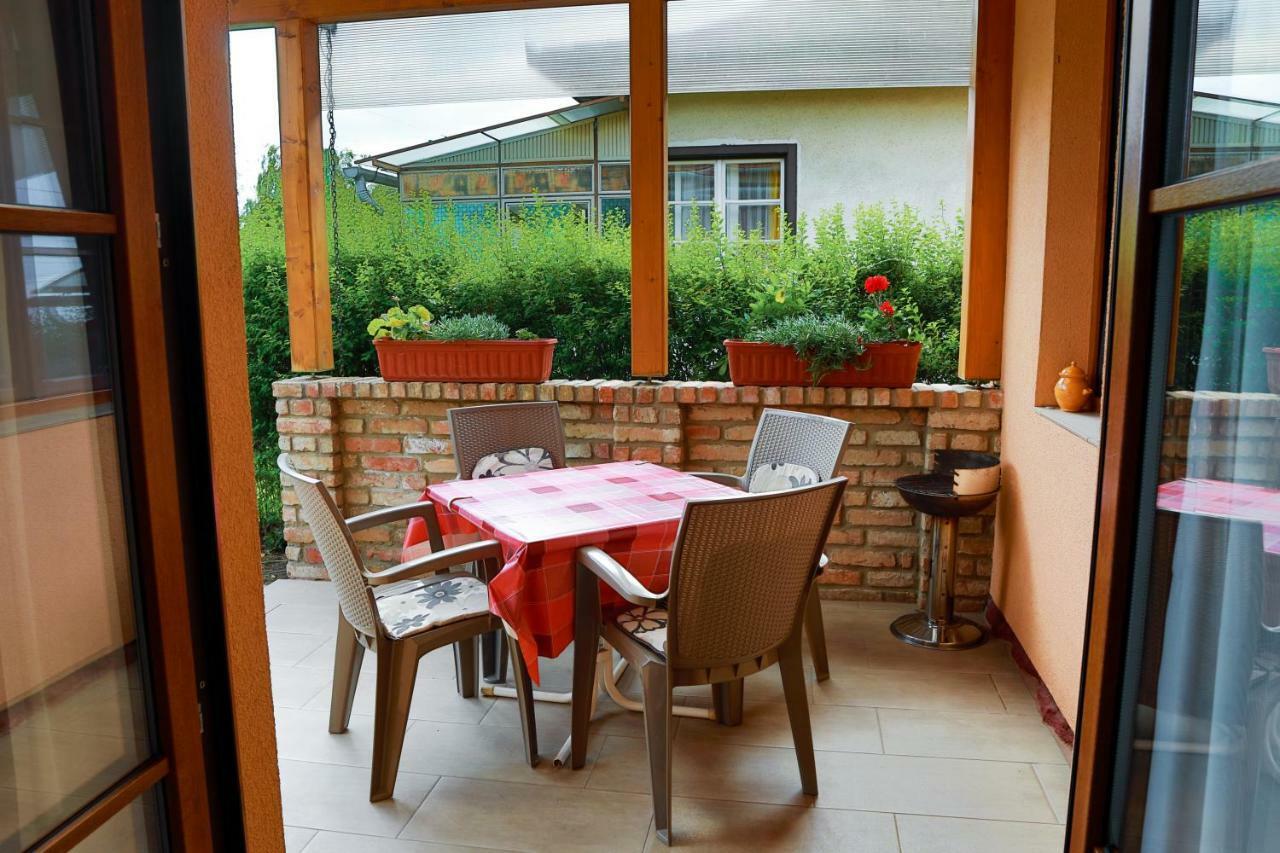 Balaton Apartman Балатонмаріафюрде Екстер'єр фото